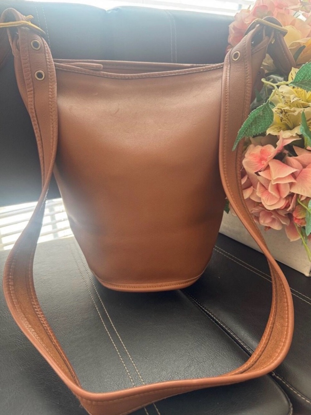 Vintage COACH Helen 9953 British Tan Leather Duffle Feed Sac - Picture 10 of 10
